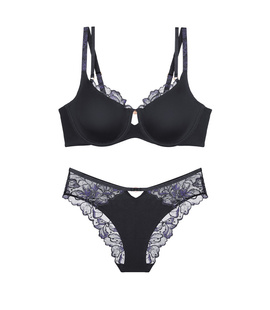 Biustonosz oraz majtki Triumph Wild Gardenia Florale