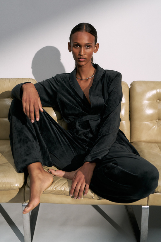 Krótki szlafrok damski Triumph Sensual Velour Robe Top 01