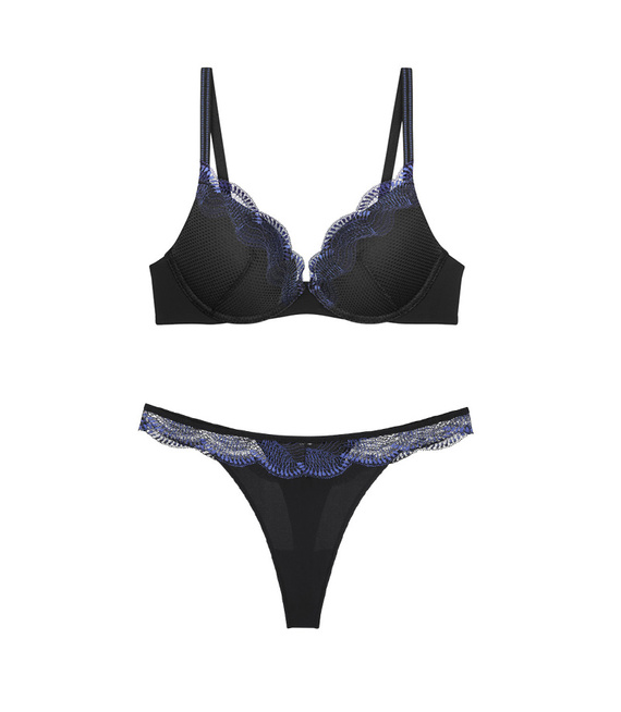 Biustonosz oraz majtki Triumph Comfort Glam