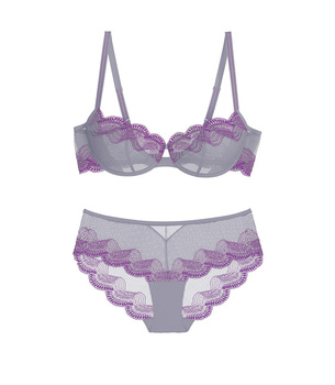 Biustonosz oraz majtki Triumph Comfort Glam