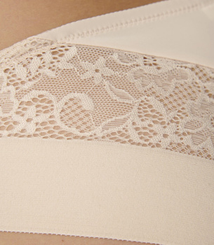 Triumph majtki damskie Vivid Spotlight Brazilian