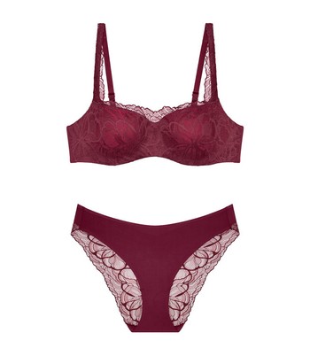 Triumph komplet bielizny Body Make-Up Illusion Lace balkonetka i majtki